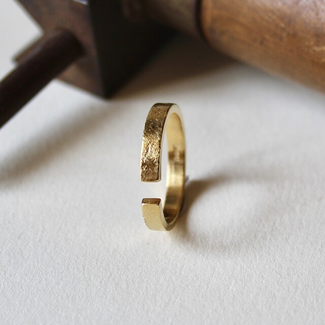 Anillo MAN Rusk Plata pequeño con Baño de Oro