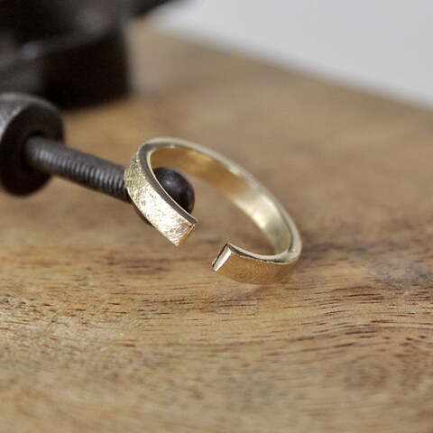 Anillo MAN Rusk Plata pequeño con Baño de Oro