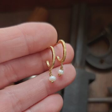 Pendientes Lara en plata con baño de Oro y Perla