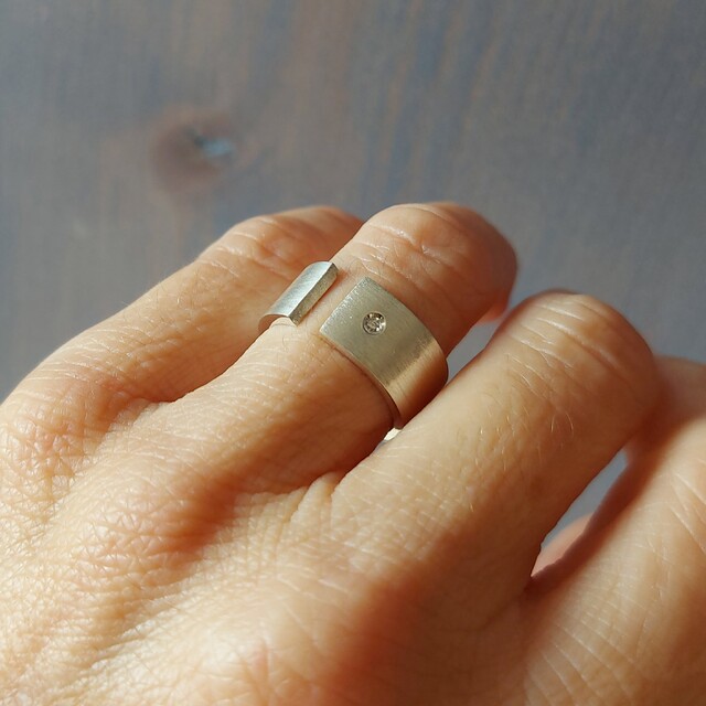 Anillo de compromiso y alianza Nara Plata y Diamante