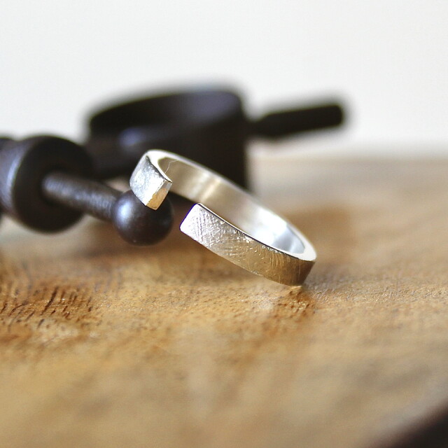 Anillo MAN Rusk Plata pequeño