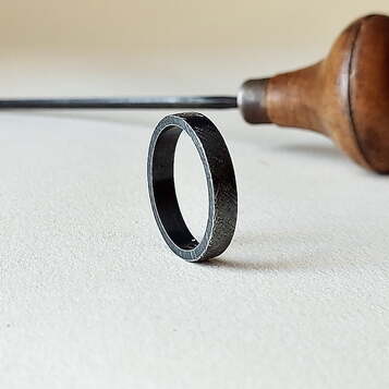 Anillo Zuri BLACK Plata