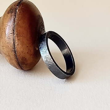 Anillo Zuri BLACK Plata