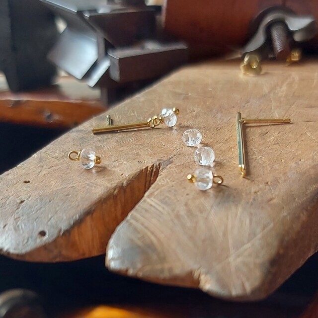 Pendientes AIDA en plata con baño de oro pequeño