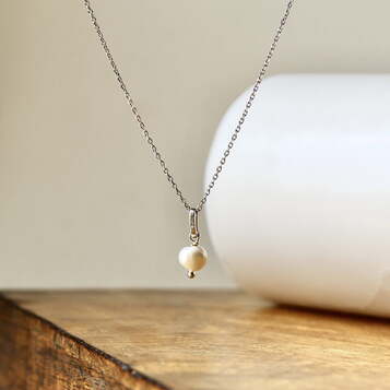 Colgante Jana Plata y Perla con cadena
