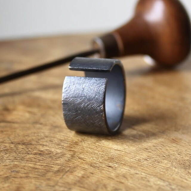 Anillo Rusk BLACK Grande