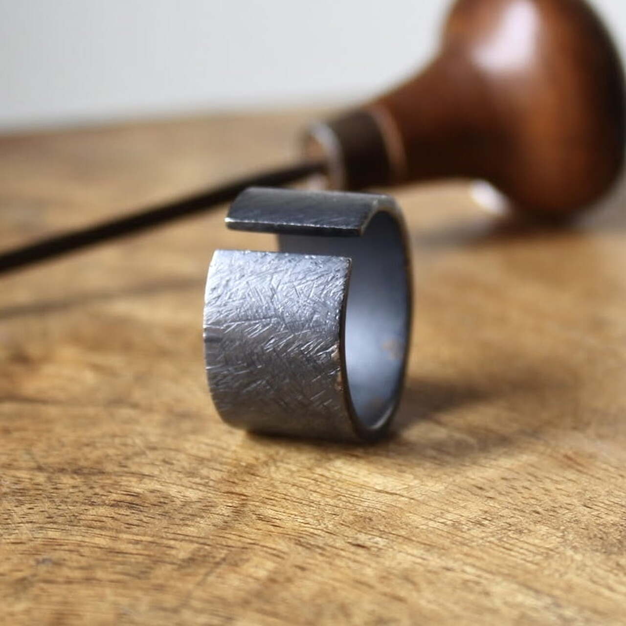 Anillo MAN Rusk BLACK Plata envejecida Grande