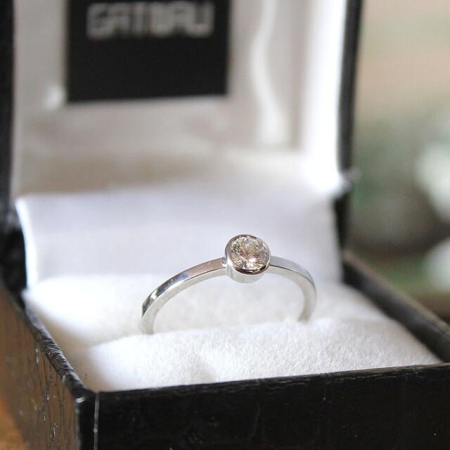 Anillo Dèlia Oro Blanco y Diamante