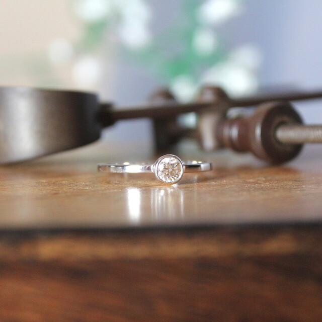 Anillo Dèlia Oro Blanco y Diamante