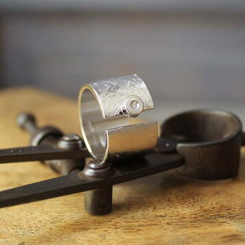 Anillo Button Plata y Diamante