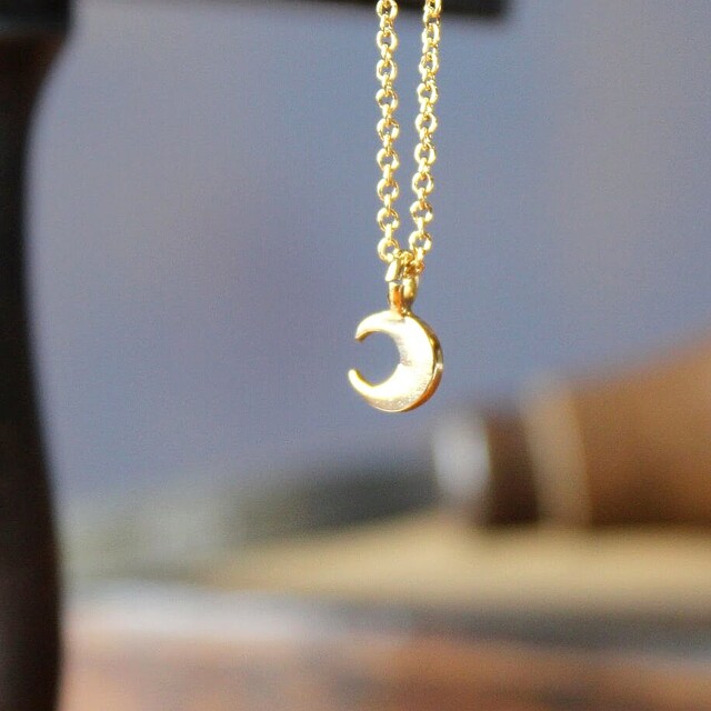 Colgante luna oro perla