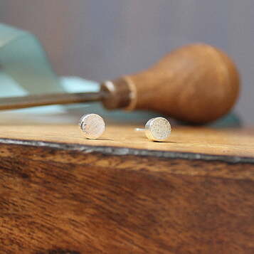 Pendientes Sansa MAN Plata