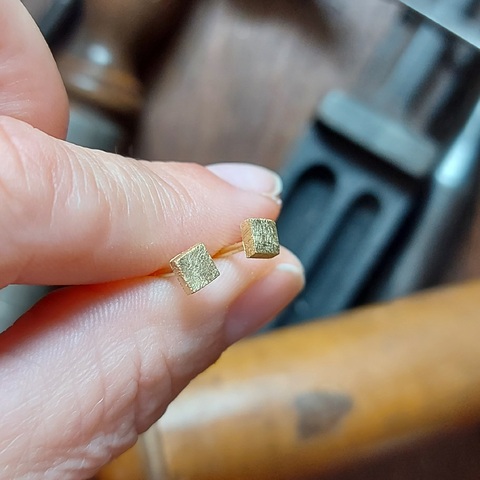Pendiente mini Nat en Plata con baño de Oro