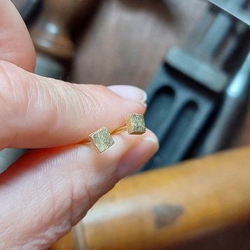 Pendiente mini Nat en Plata con baño de Oro