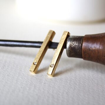 Pendientes Nara grande Diamante y Plata con baño de oro