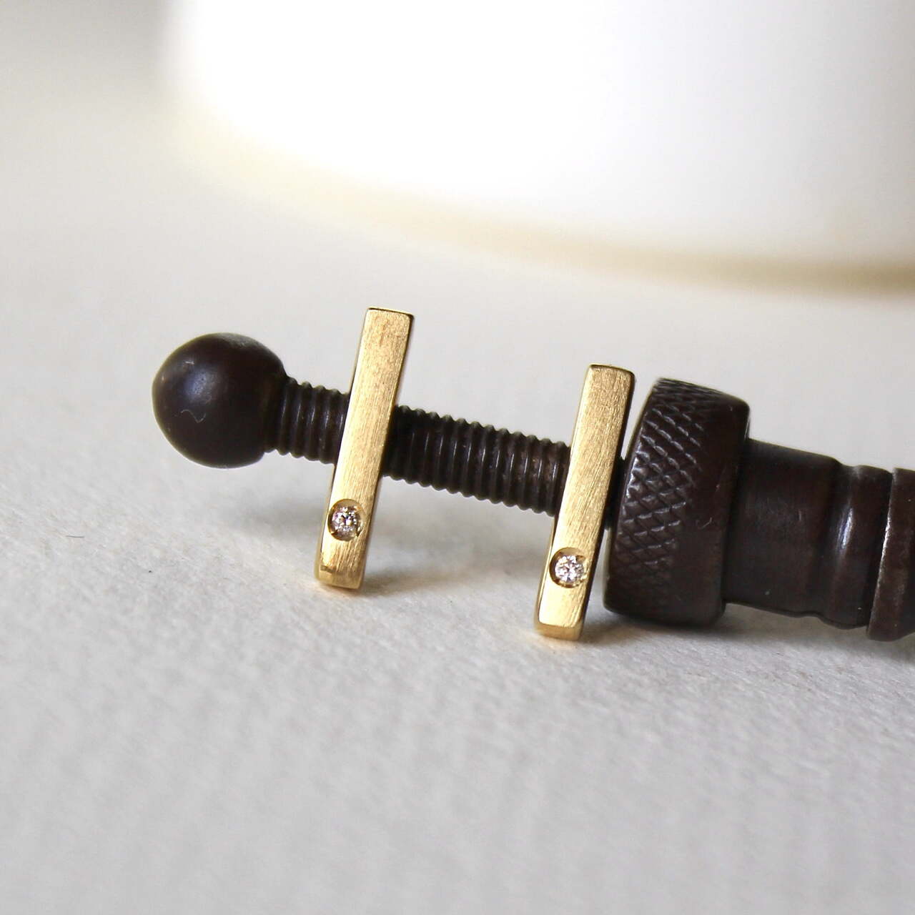 Pendientes Nara pequeño Diamante y Plata con baño de oro