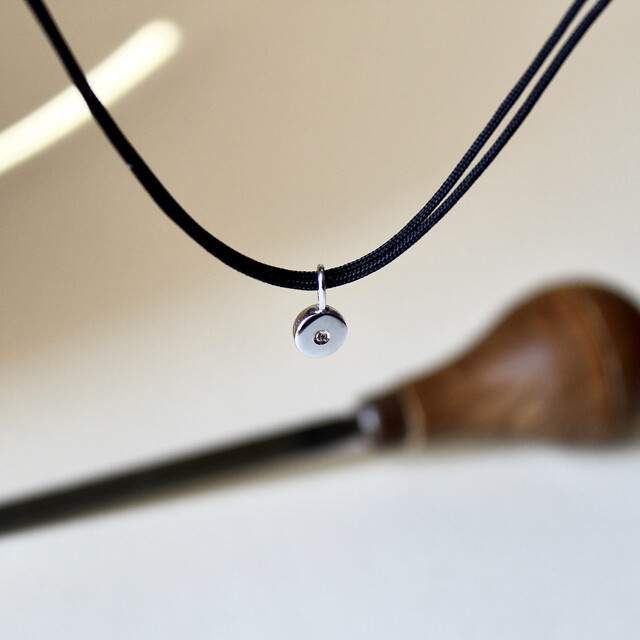 Colgante Nora  Plata y Diamante con cordón