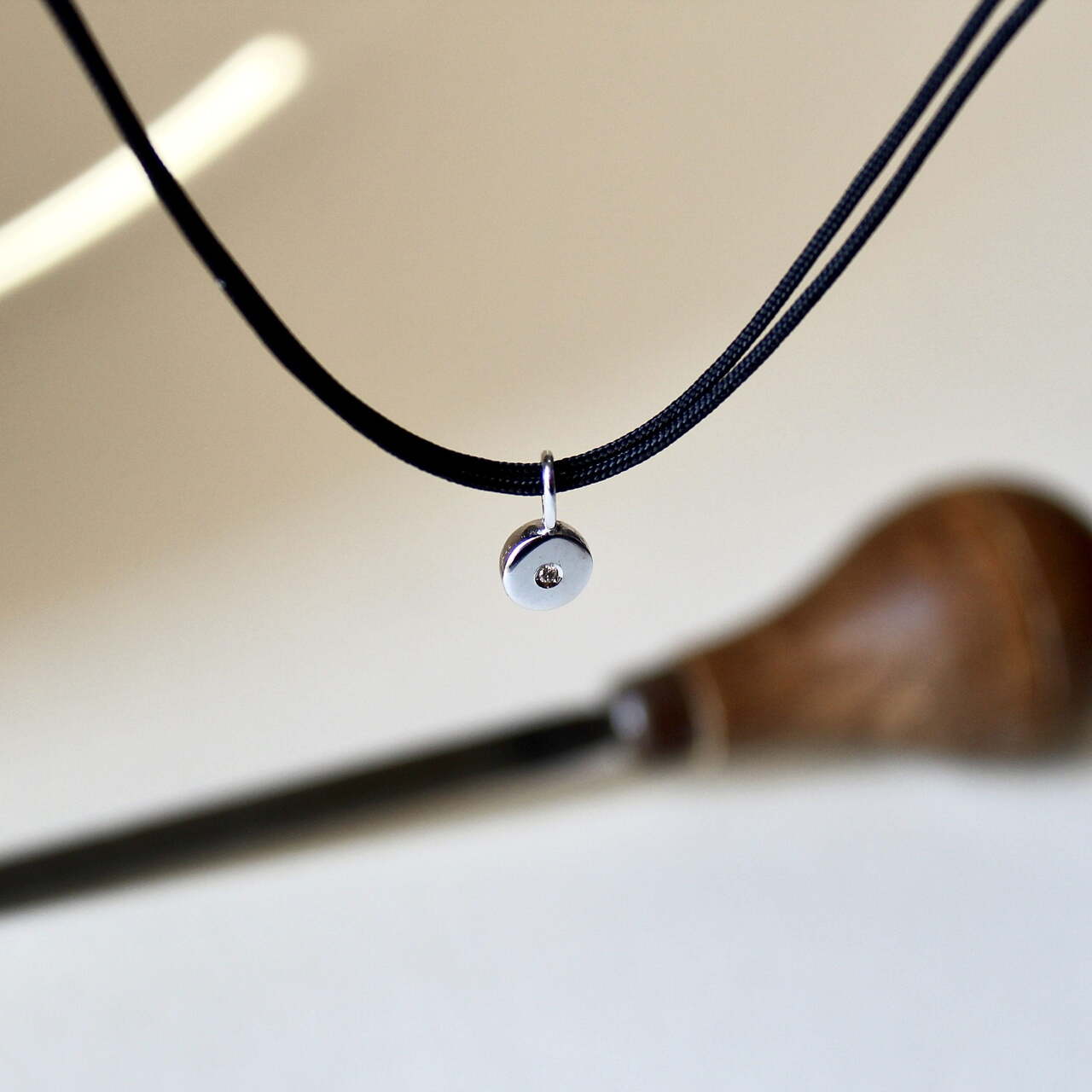 Colgante Nora  Plata y Diamante con cordón