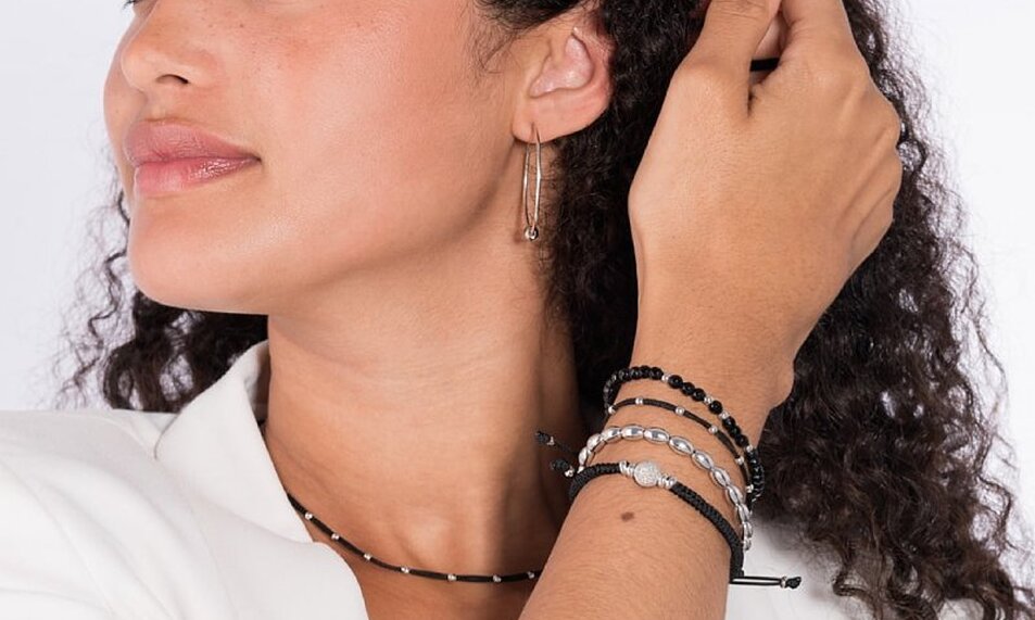 Pulseras de Cordón Ajustables: La Tendencia que No Puedes Dejar Pasar