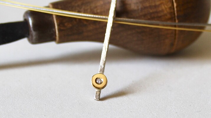 Aprende a combinar pendientes y collares de forma correcta