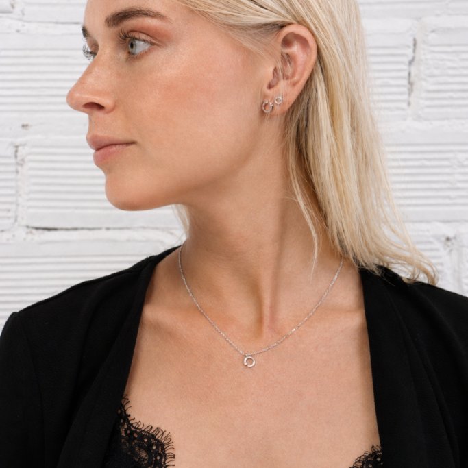 joyas con escote V