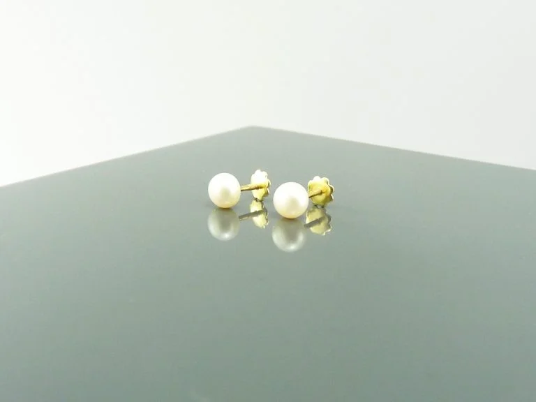 Pendiente perla oro